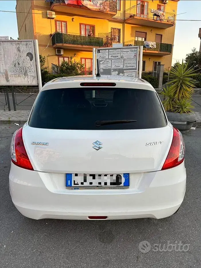 Usata Suzuki Swift 75 CV (55 kW) 2011 Bianco Utilitaria