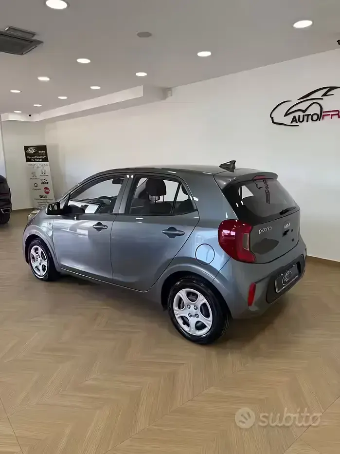 Używany Kia Picanto Urban 67 KM (49 kW) 2022 Szary Hatchback