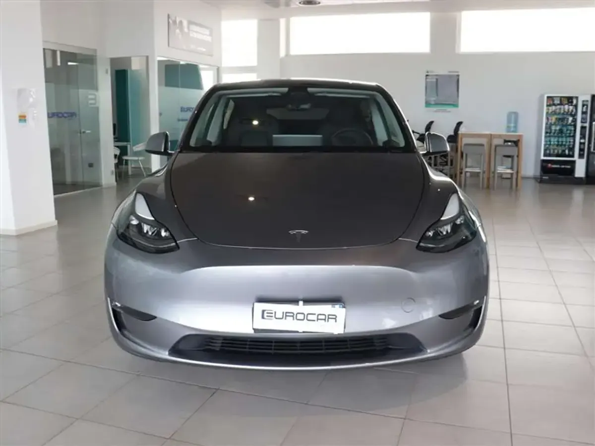Usata Tesla Model Y 378 kW (514 CV) 2023 Grigio / gray SUV