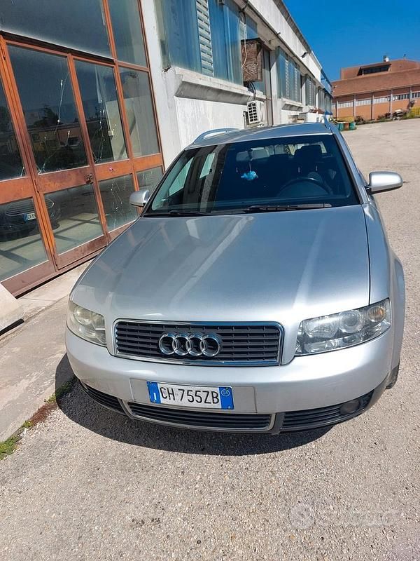 Grigio Usata 2004 Audi A4 Station wagon | 2100 € (Buon prezzo) - Immagine 1/4