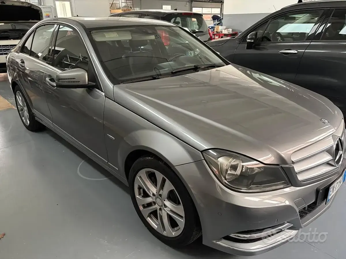 Usata Mercedes C220 170 CV (125 kW) 2011 Grigio Berlina