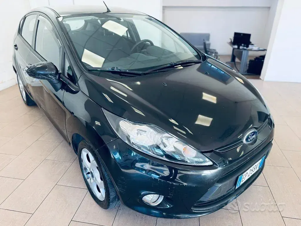 Usata Ford Fiesta Titanium 97 CV (71 kW) 2012 Nero Berlina