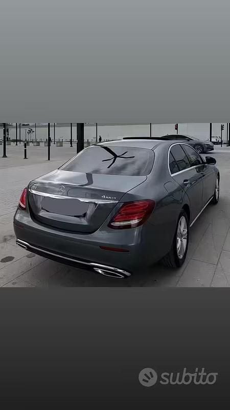 Usata Mercedes E220 194 CV (142 kW) 2017 Grigio Berlina