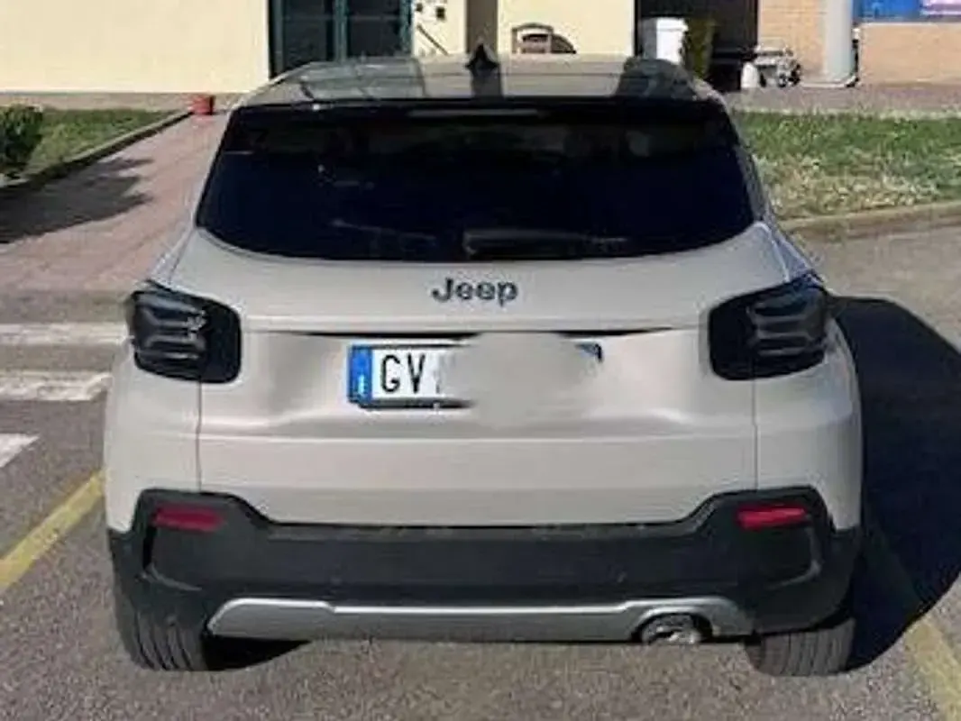 Usata Jeep Avenger Summit 101 CV (74 kW) 2024 Beige SUV