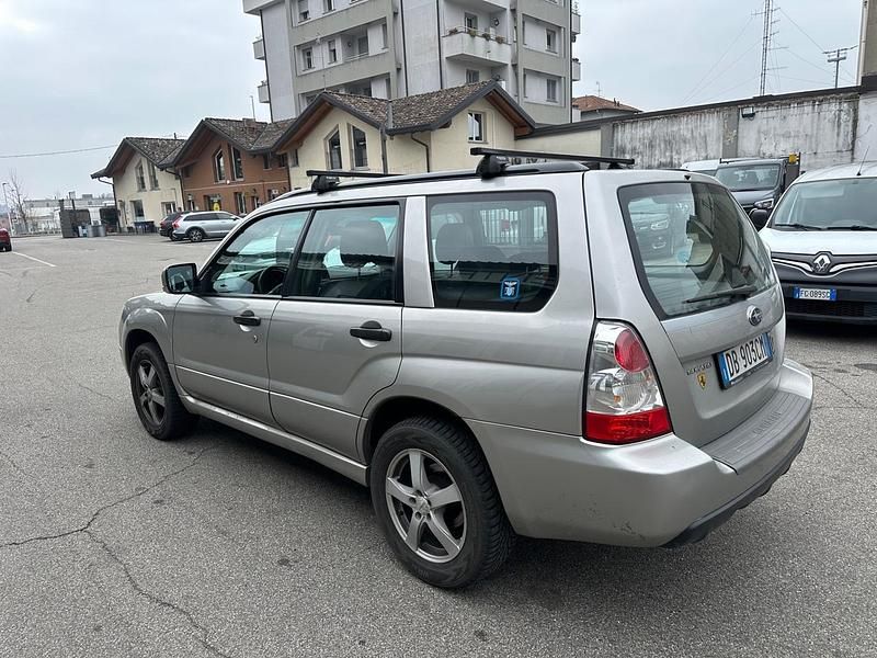 Usata Subaru Forester 230 CV (169 kW) 2006 Argento SUV