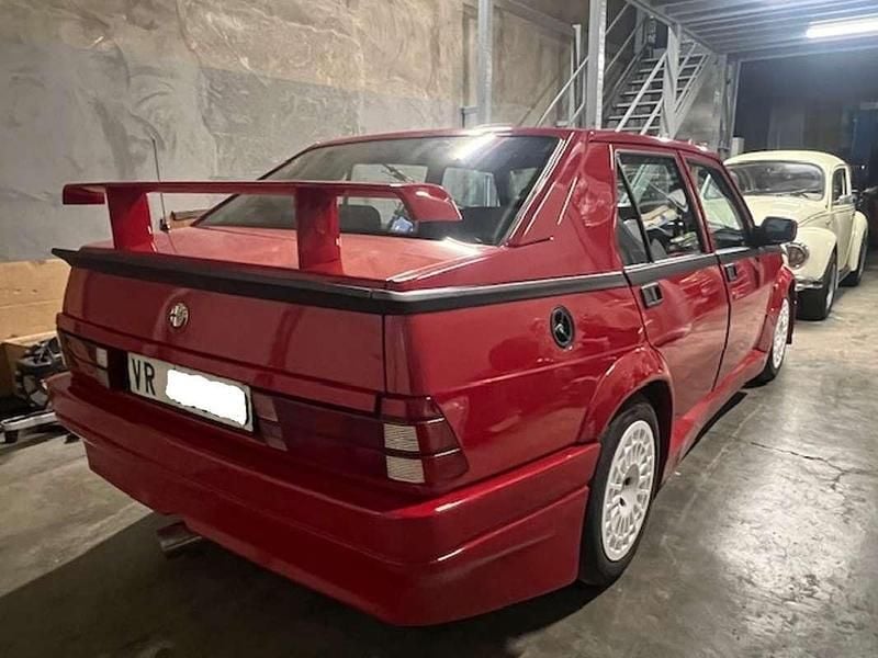 Usata Alfa Romeo 75 110 CV (80 kW) 1991 Rosso Berlina