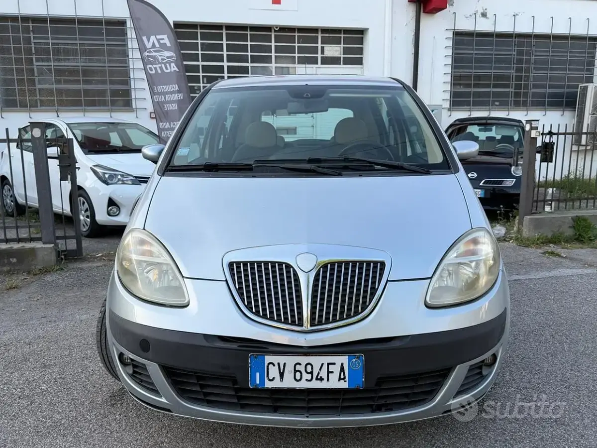Usata Lancia Musa 69 CV (50 kW) 2005 Grigio Monovolume