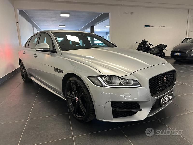 Usata Jaguar XF R-Sport 241 CV (177 kW) 2019 Argento Berlina