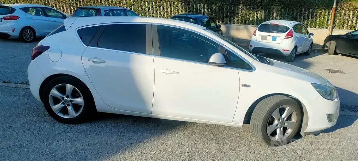 Usata Opel Astra Cosmo 110 CV (80 kW) 2010 Bianco Berlina