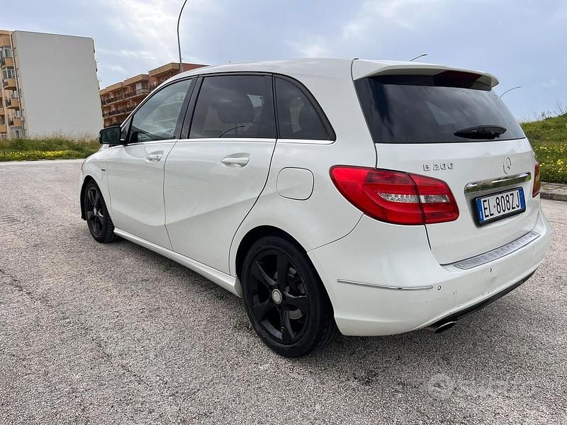 Usata Mercedes B200 2012 Bianco Monovolume