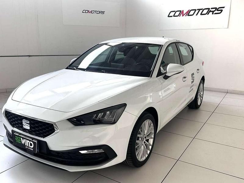 Begagnad Seat Leon Business 116 HK (85 kW) 2025 Vit Halvkombi