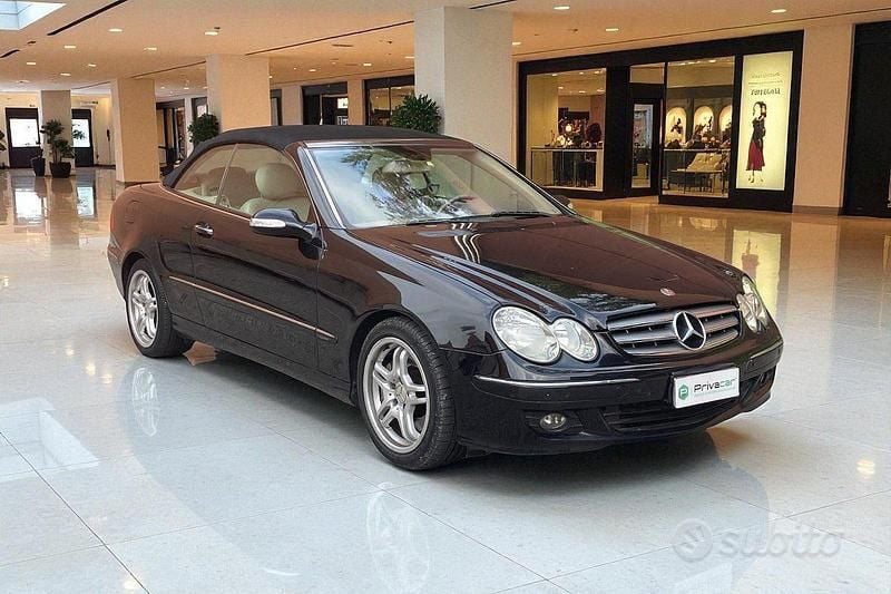 Usata Mercedes CLK320 Elegance 224 CV (164 kW) 2007 Nero Cabrio