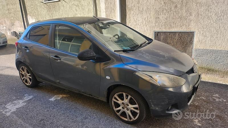 Usata Mazda 2 68 CV (50 kW) 2008 Grigio Utilitaria