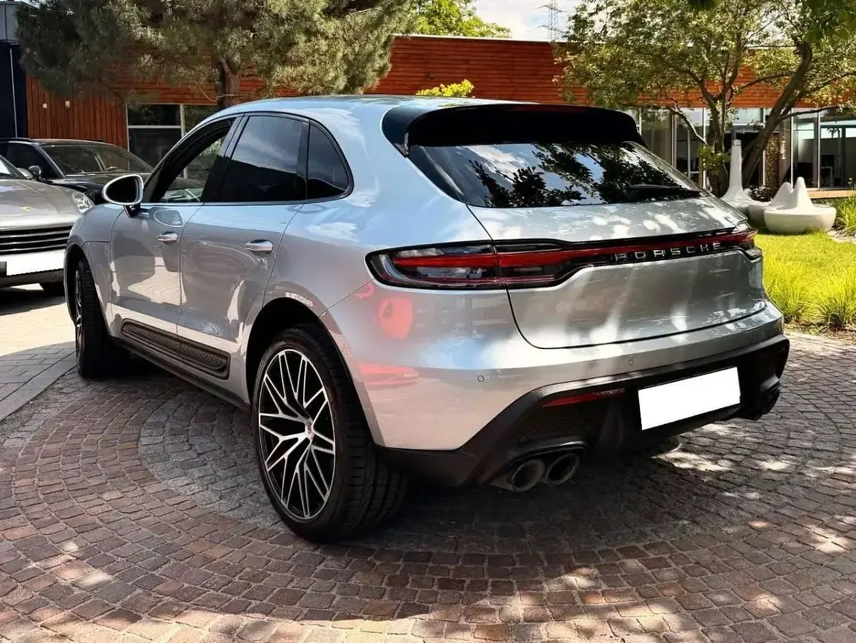 Usata Porsche Macan 265 CV (194 kW) 2024 Argento dolomiti metallizzato SUV