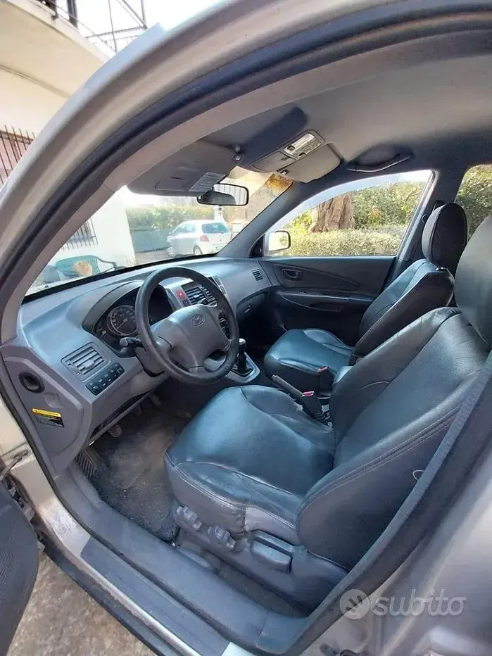 Usata Hyundai Tucson 112 CV (82 kW) 2004 Grigio SUV