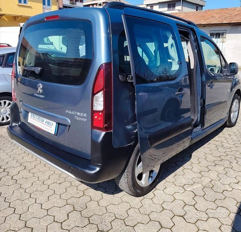 Usata Peugeot Partner Tepee Outdoor 115 CV (84 kW) 2013 Grigio Monovolume
