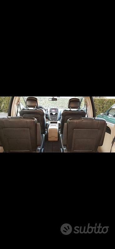 Begagnad Lancia Voyager Platinum 177 HK (130 kW) 2014 Svart Minibuss