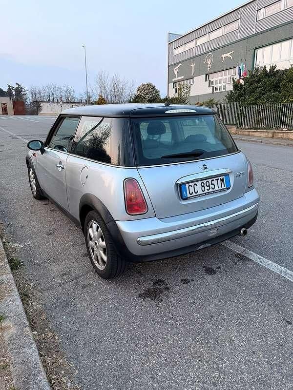 Usata Mini Cooper 116 CV (85 kW) 2004 Argento Utilitaria