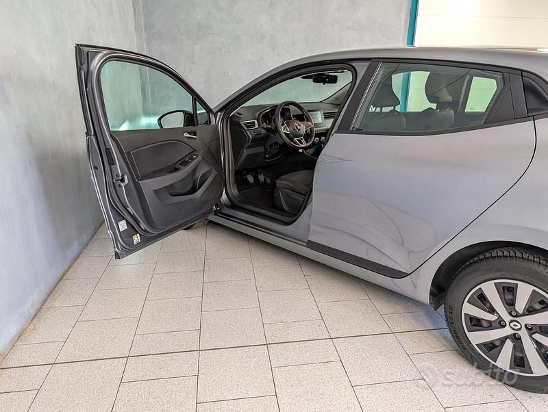 Brugt Renault Clio V Equilibre 91 HK (66 kW) 2023 Grå Sedan