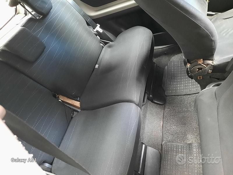 Usata Toyota Yaris 90 CV (66 kW) 2007 Grigio Utilitaria