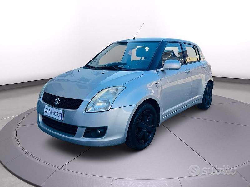 Grigio Usata 2009 Suzuki Swift Tre volumi | 1999 € (Super prezzo) - Immagine 1/4
