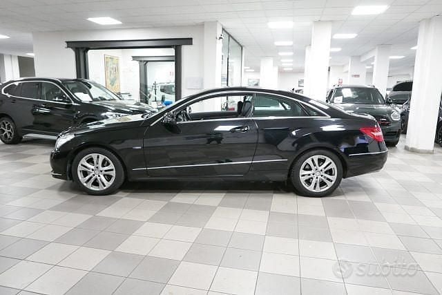Usata Mercedes E250 Executive 204 CV (150 kW) 2010 Nero metallizzato Coupé