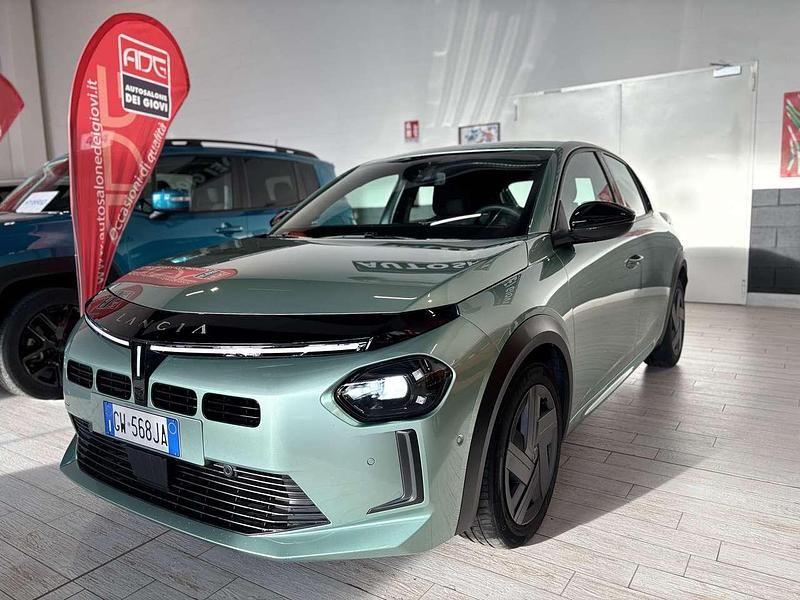 Usata Lancia Ypsilon 101 CV (74 kW) 2024 Verde giada metallizzato Utilitaria
