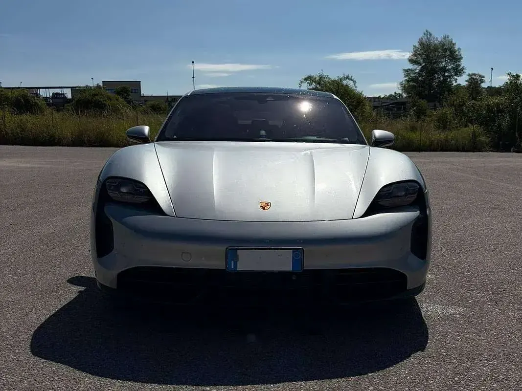 Usata Porsche Taycan Turbo S 559 kW (761 CV) 2021 Argento Berlina