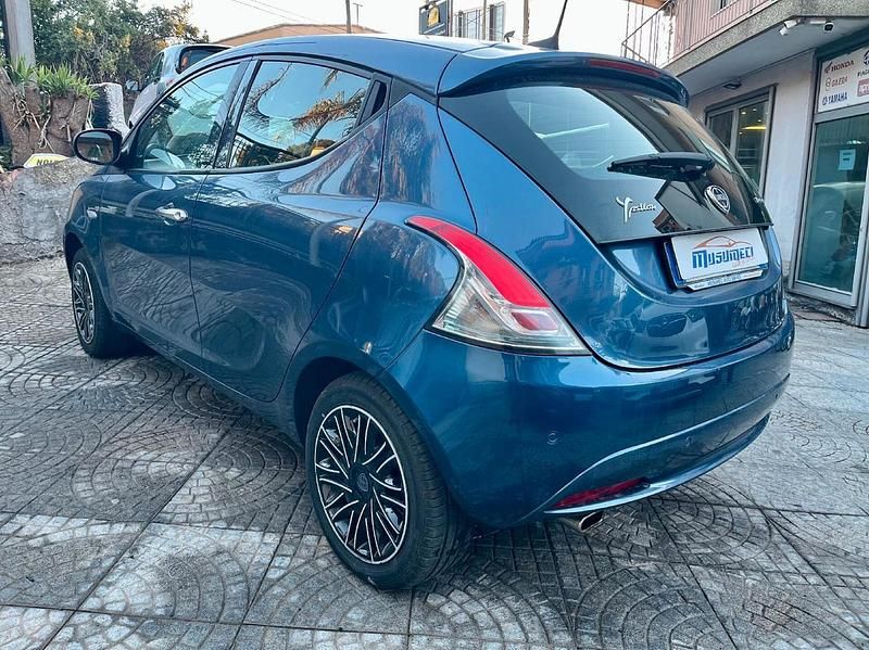 Usata Lancia Ypsilon Gold 69 CV (50 kW) 2022 Blu Utilitaria