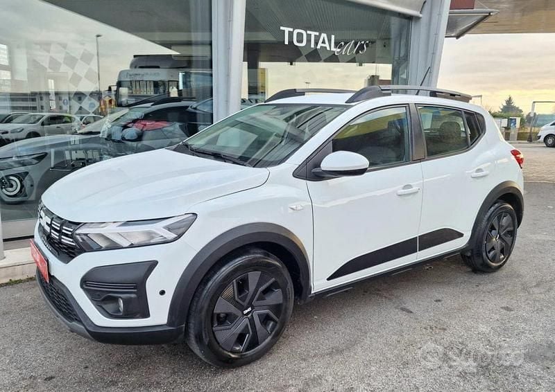 Usata Dacia Sandero Expression 101 CV (74 kW) 2024 Bianco pastello Berlina