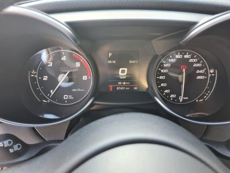 Usata Alfa Romeo Giulia 150 CV (110 kW) 2018 Antracite metallizzato Berlina