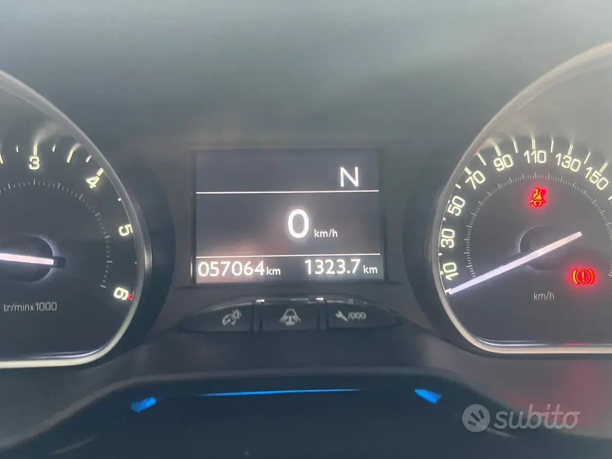 Usata Peugeot 2008 Allure 92 CV (67 kW) 2013 Marrone SUV