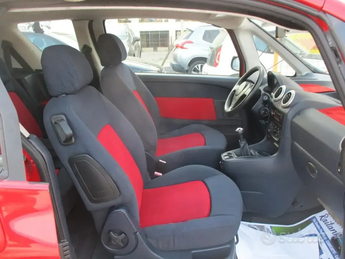 Usata Peugeot 1007 73 CV (53 kW) 2005 Rosso Monovolume