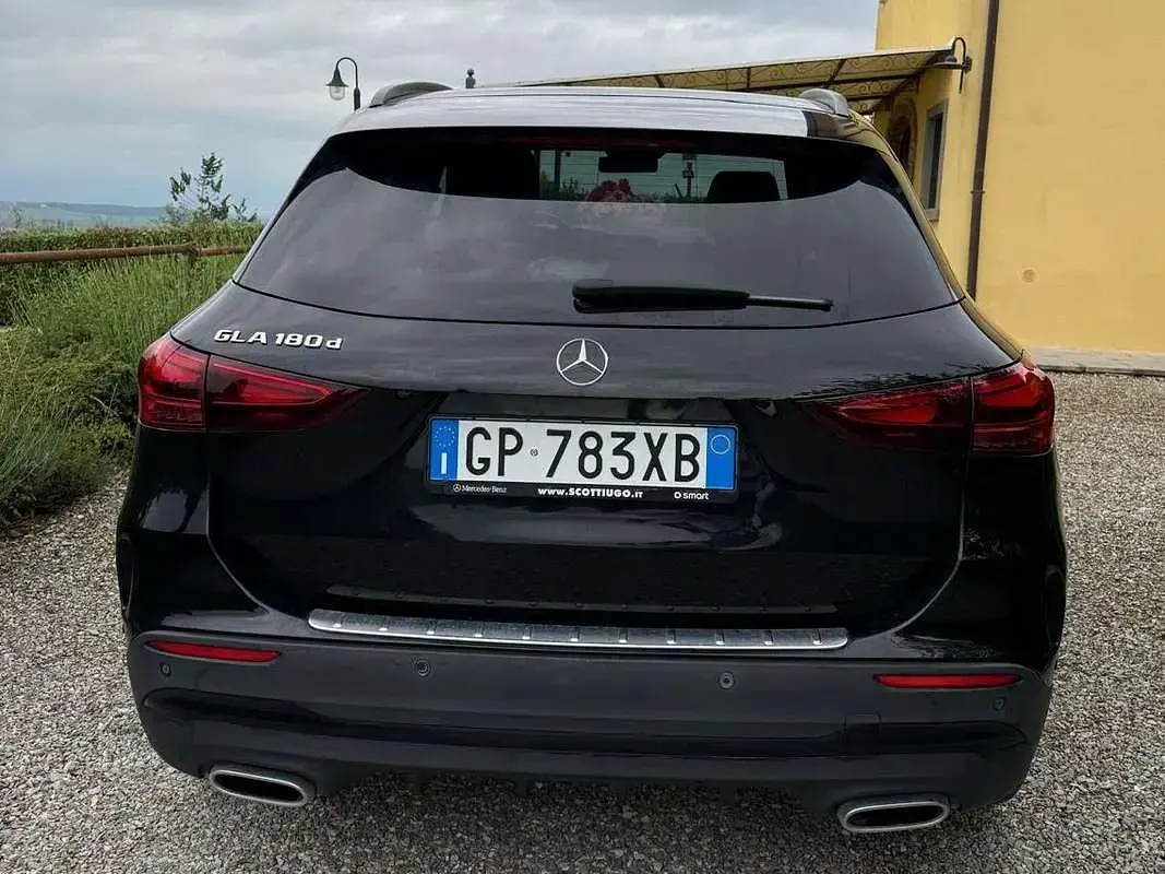 Usata Mercedes GLA180 Advanced Plus 116 CV (85 kW) 2023 Nero SUV