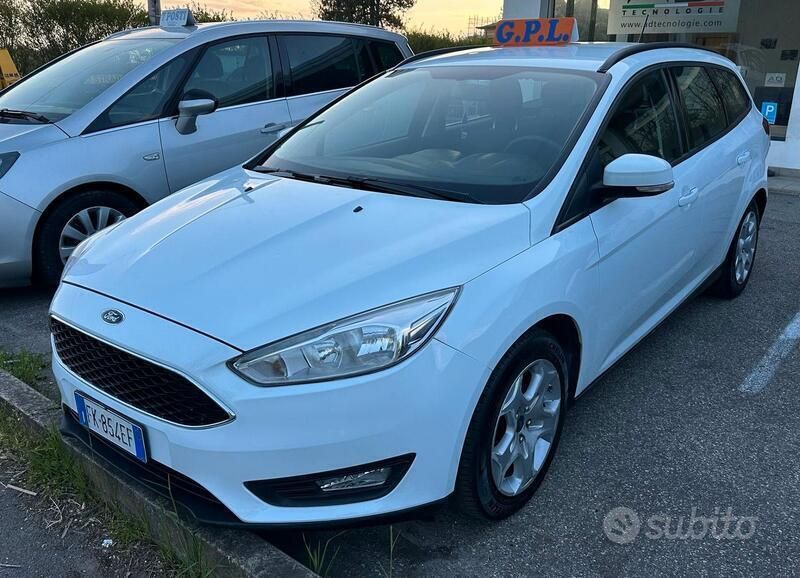 Usata 2017 Ford Focus Titanium Station wagon | 6400 € (Buon prezzo) - Immagine 1/4