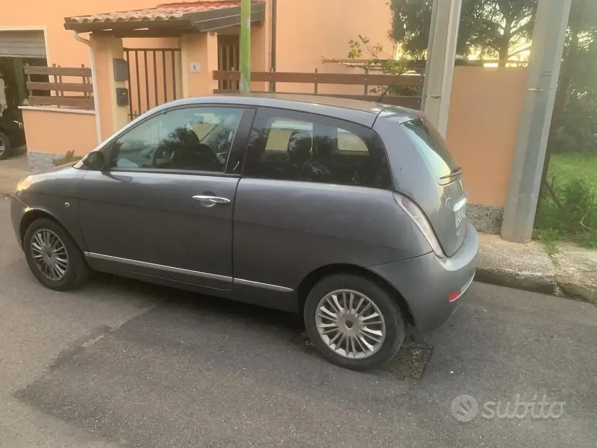 Usata Lancia Ypsilon 69 CV (50 kW) 2006 Grigio Utilitaria