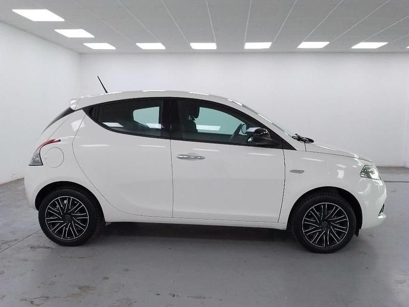 Usata Lancia Ypsilon Gold 69 CV (50 kW) 2020 Bianco Utilitaria