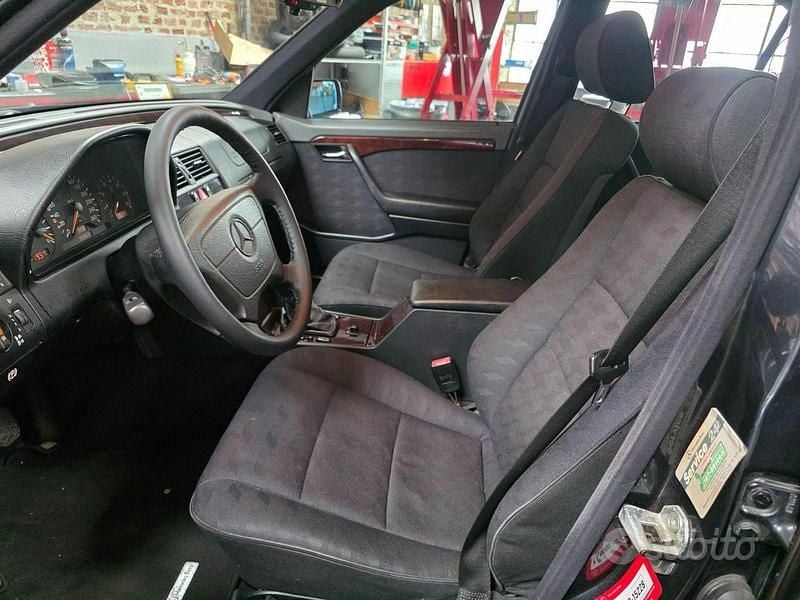Usata Mercedes C200 192 CV (141 kW) 1997 Blu Berlina