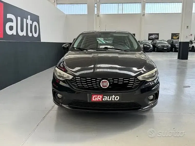 Usata Fiat Tipo Easy 120 CV (88 kW) 2016 Nero Station wagon