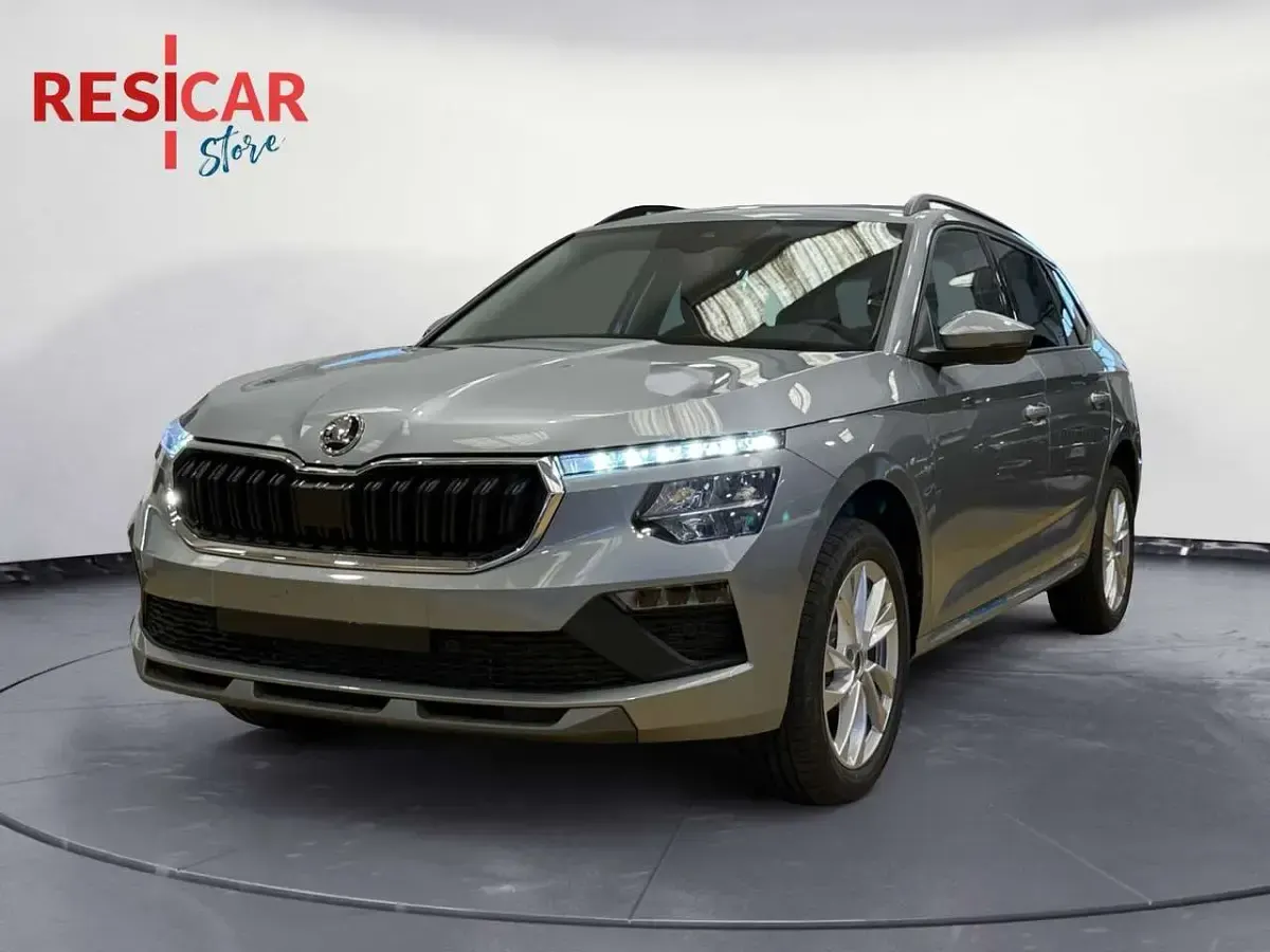 Nuova Skoda Kamiq Selection 150 CV (110 kW) 2026 Smokey diamondargento metalli SUV
