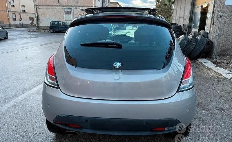Usata Lancia Ypsilon 95 CV (69 kW) 2011 Utilitaria