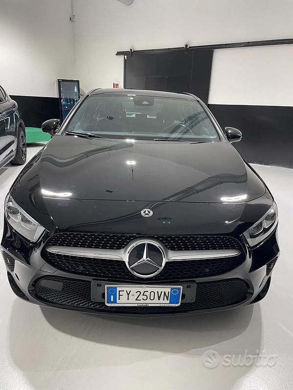 Usata Mercedes A180 Premium 136 CV (100 kW) 2019 Nero Berlina