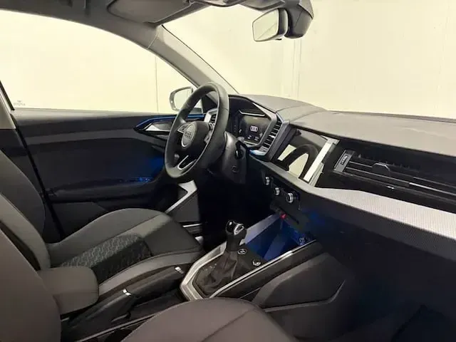 Nuova Audi A1 Sportback S-Line 116 CV (85 kW) 2025 Bianco ghiaccio metallizzato Utilitaria