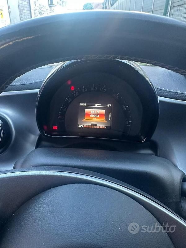 Begagnad Smart ForFour Brabus 109 HK (80 kW) 2016 Röd Halvkombi
