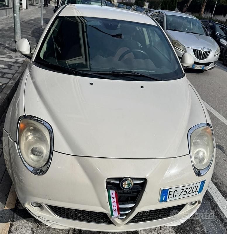 Bianco Usata 2011 Alfa Romeo MiTo Due volumi | 3700 € (Buon prezzo) - Immagine 1/4