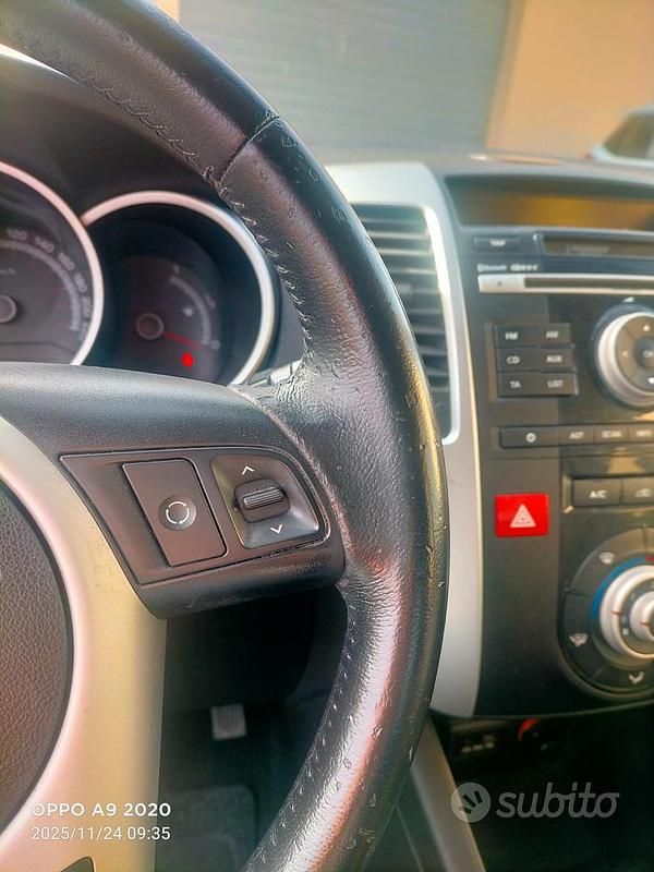 Usata Kia Venga 90 CV (66 kW) 2012 Nero Utilitaria