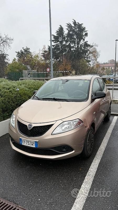 Usata Lancia Ypsilon Gold 69 CV (50 kW) 2018 Utilitaria