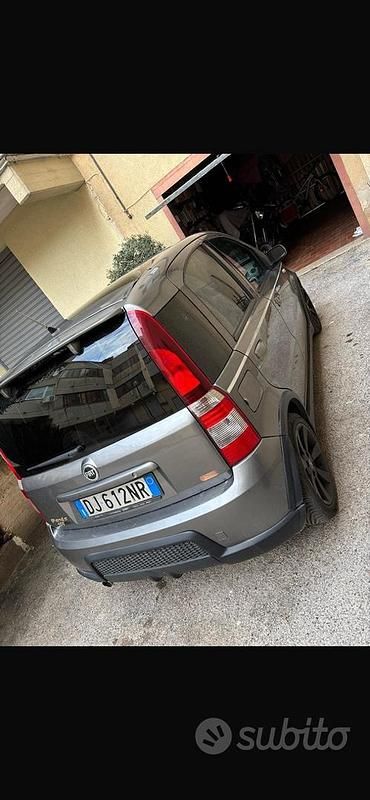 Usata Fiat Panda 100 CV (73 kW) 2007 Grigio Utilitaria