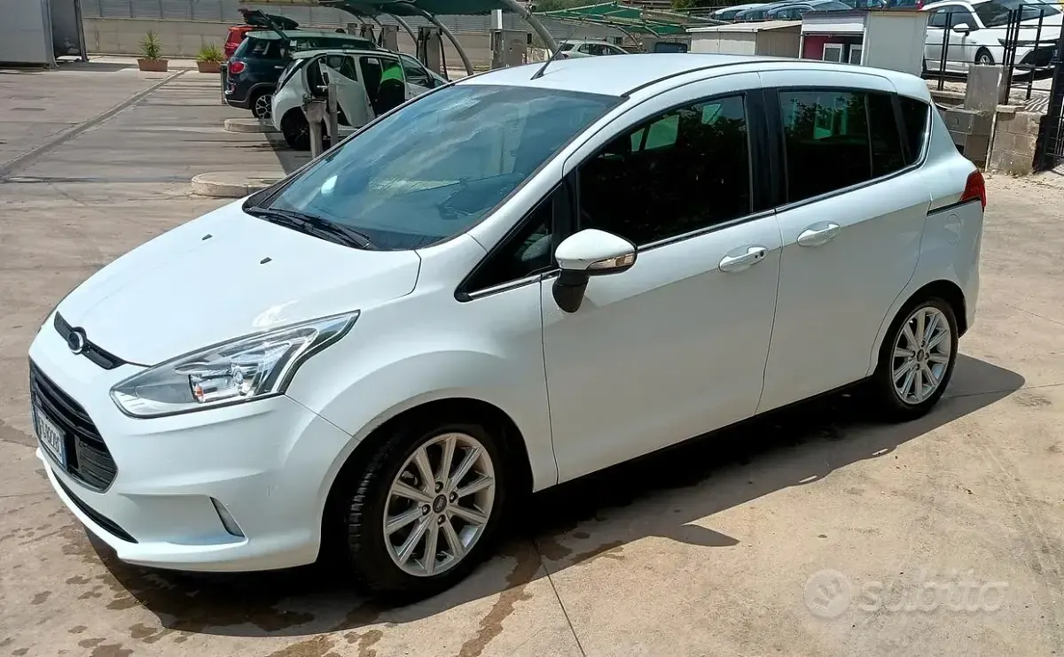Usata Ford B-MAX 100 CV (73 kW) 2016 Bianco Monovolume