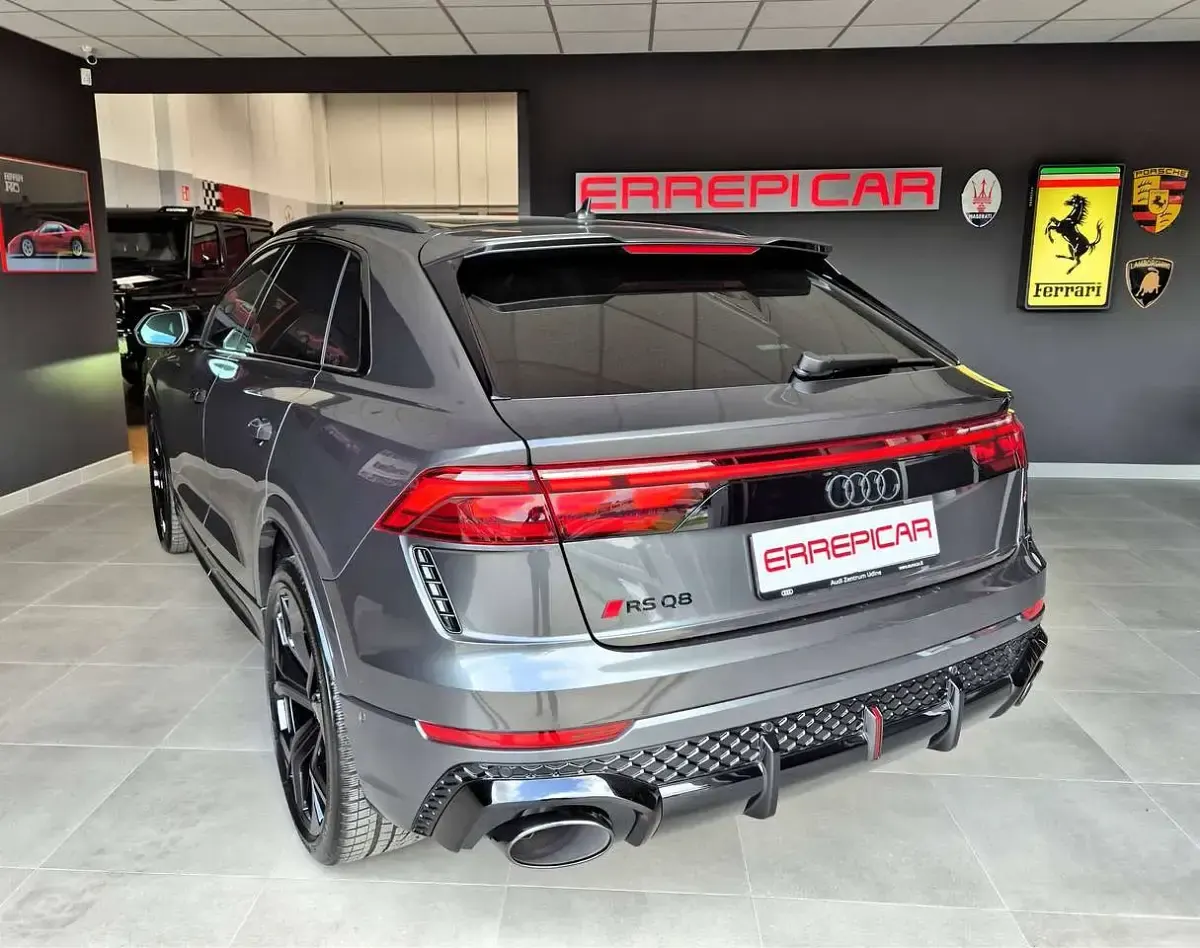 Usata Audi Q8 Performance 640 CV (470 kW) 2024 Grigio daytona perlato SUV